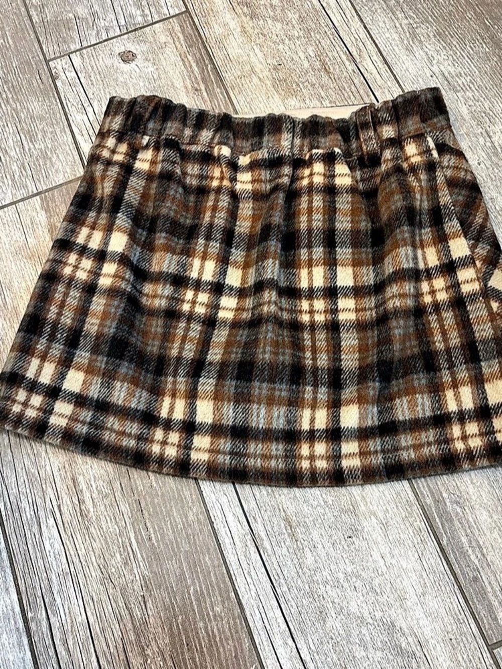 a loves a girls Plaid Mini Skirt Size Medium Like New